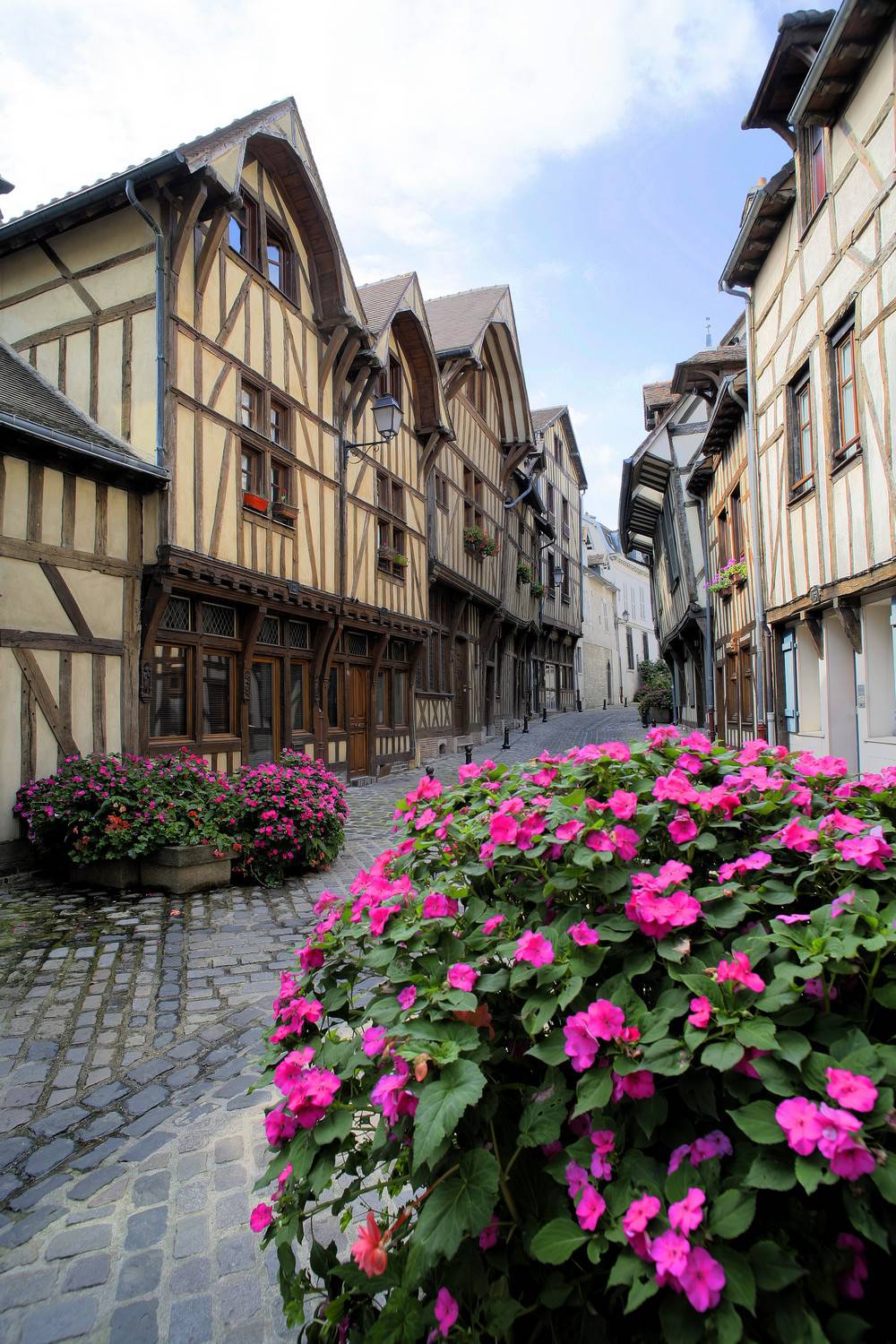 Artesanos, cistercienses, cruzados, templarios, franco-masones…