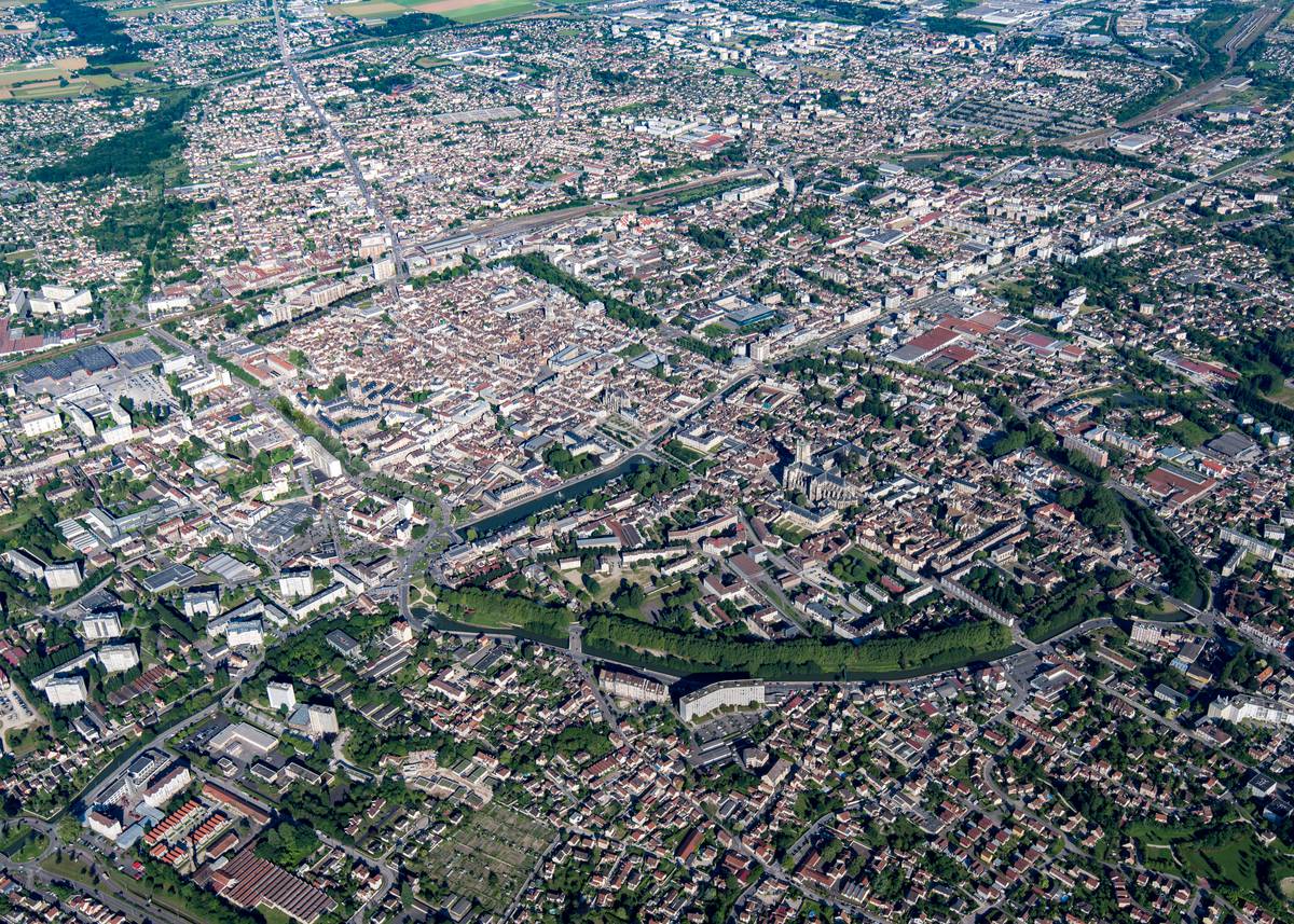 «Du bouchon de Champagne»