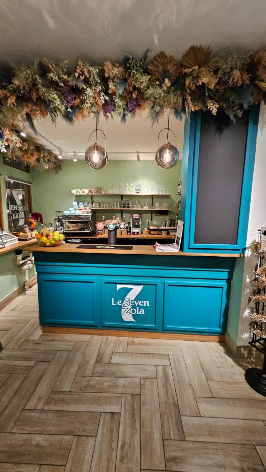 Le Seven Zola